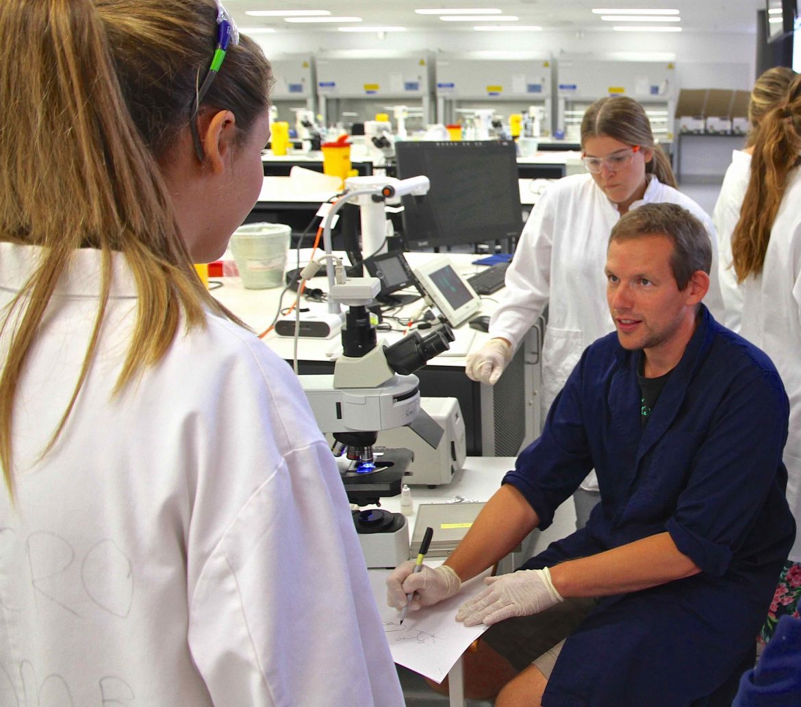 What happens on an NYSF lab visit at ANU’s Research School of Biology? - content image