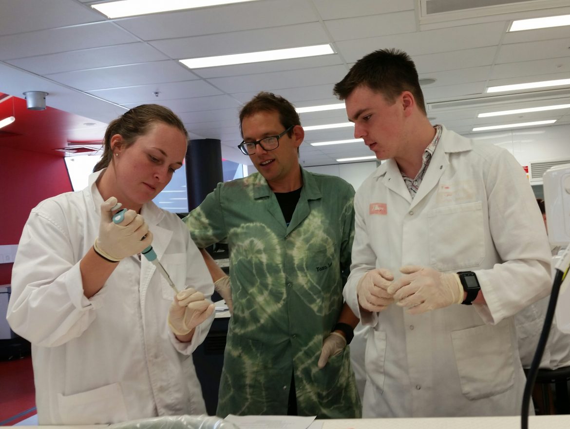 Van Dooren Lab at ANU offers NYSF a hands-on visit - content image